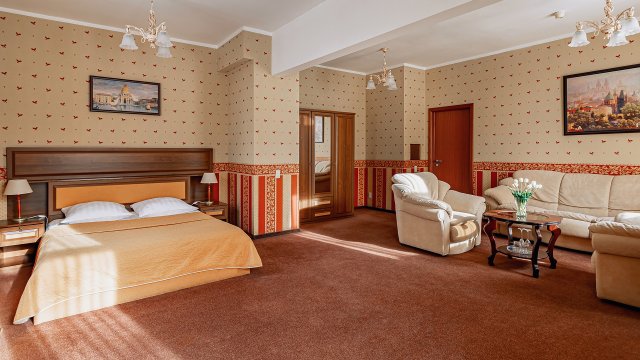 A wide range of rooms, including apartments and family rooms